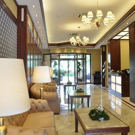 Centrum Hotel เดเบรตเซน ภายนอก รูปภาพ