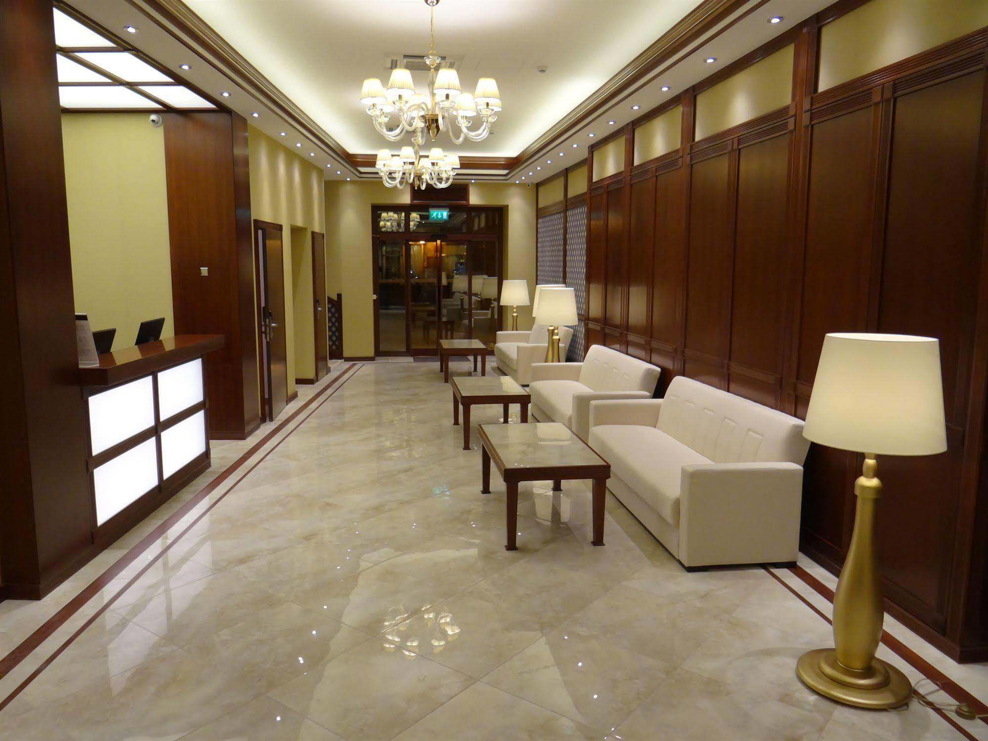 Centrum Hotel เดเบรตเซน ภายนอก รูปภาพ