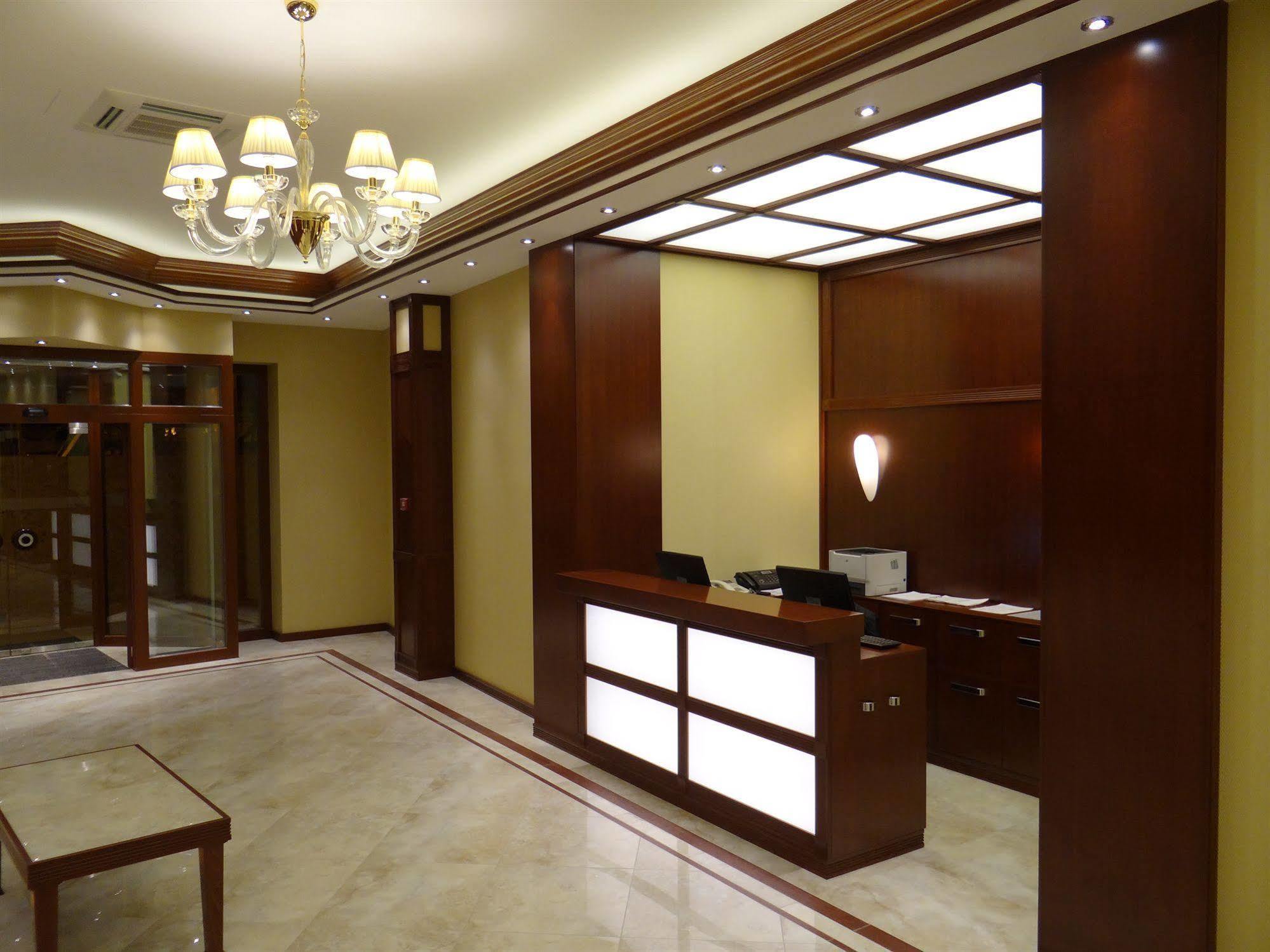 Centrum Hotel เดเบรตเซน ภายนอก รูปภาพ