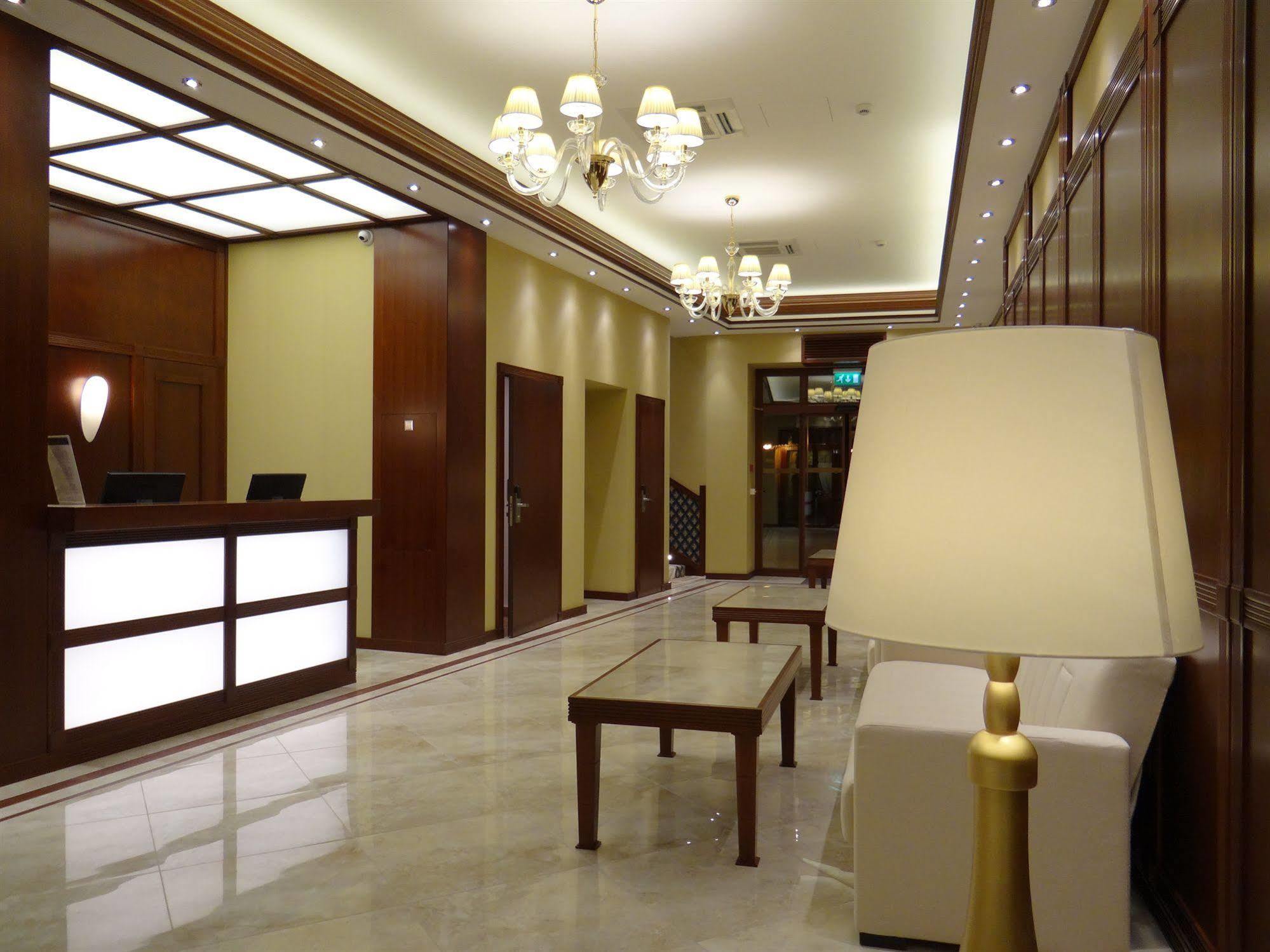 Centrum Hotel เดเบรตเซน ภายนอก รูปภาพ